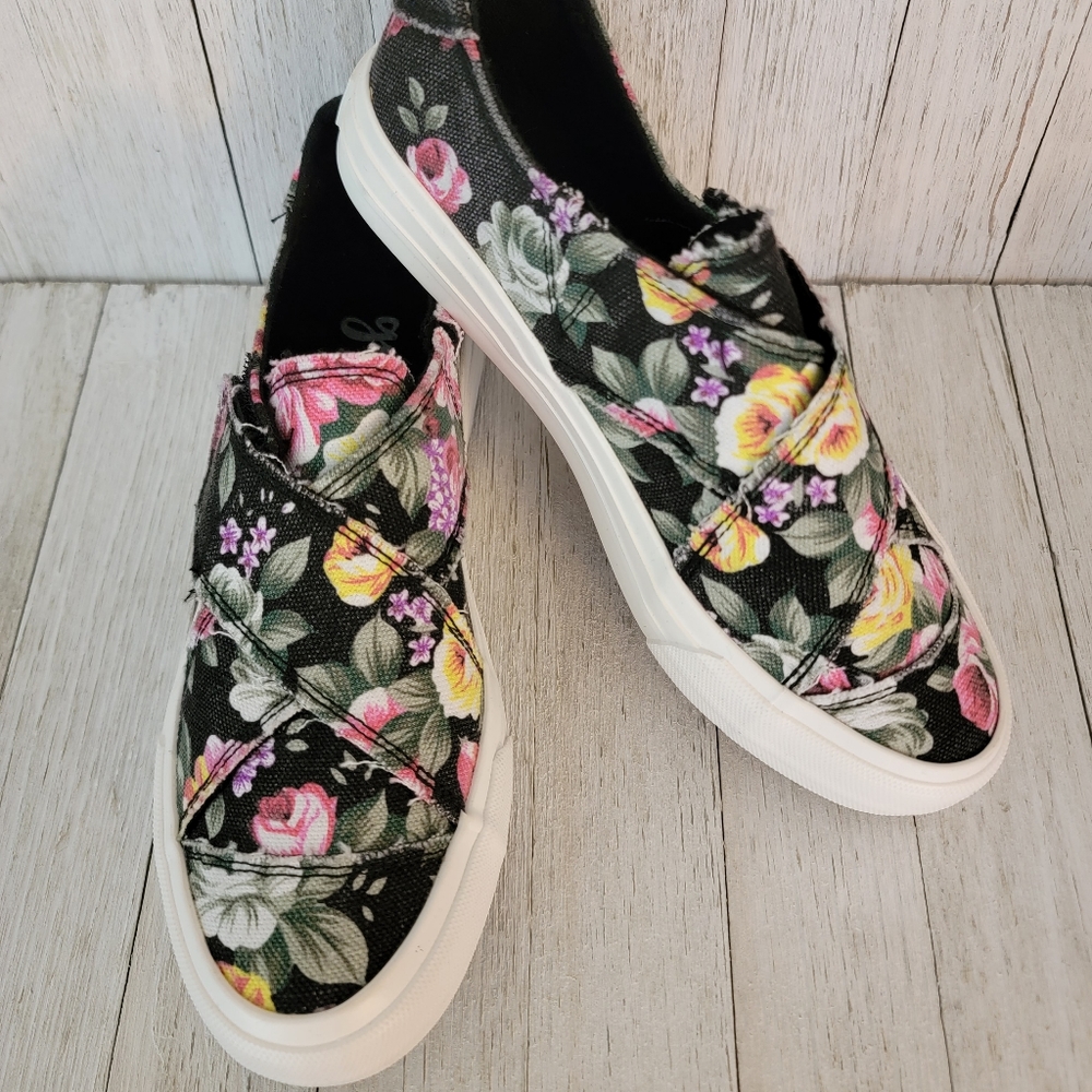 40% OFF SALE- GYPSY JAZZ- INDIGO BLACK FLORAL SLIP ON SNEAKERS - Picture 1 of 5